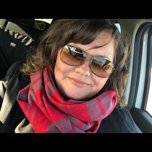 Meet your Posher, Monique